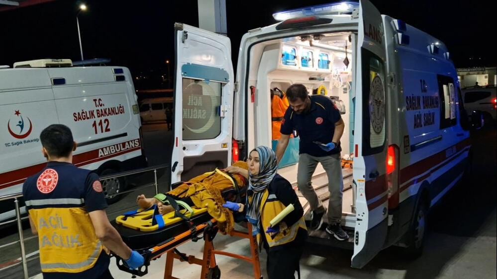 Çorum'da sıcak saatler! Ortalık savaş alanına döndü, yaralılar var - 1. Resim