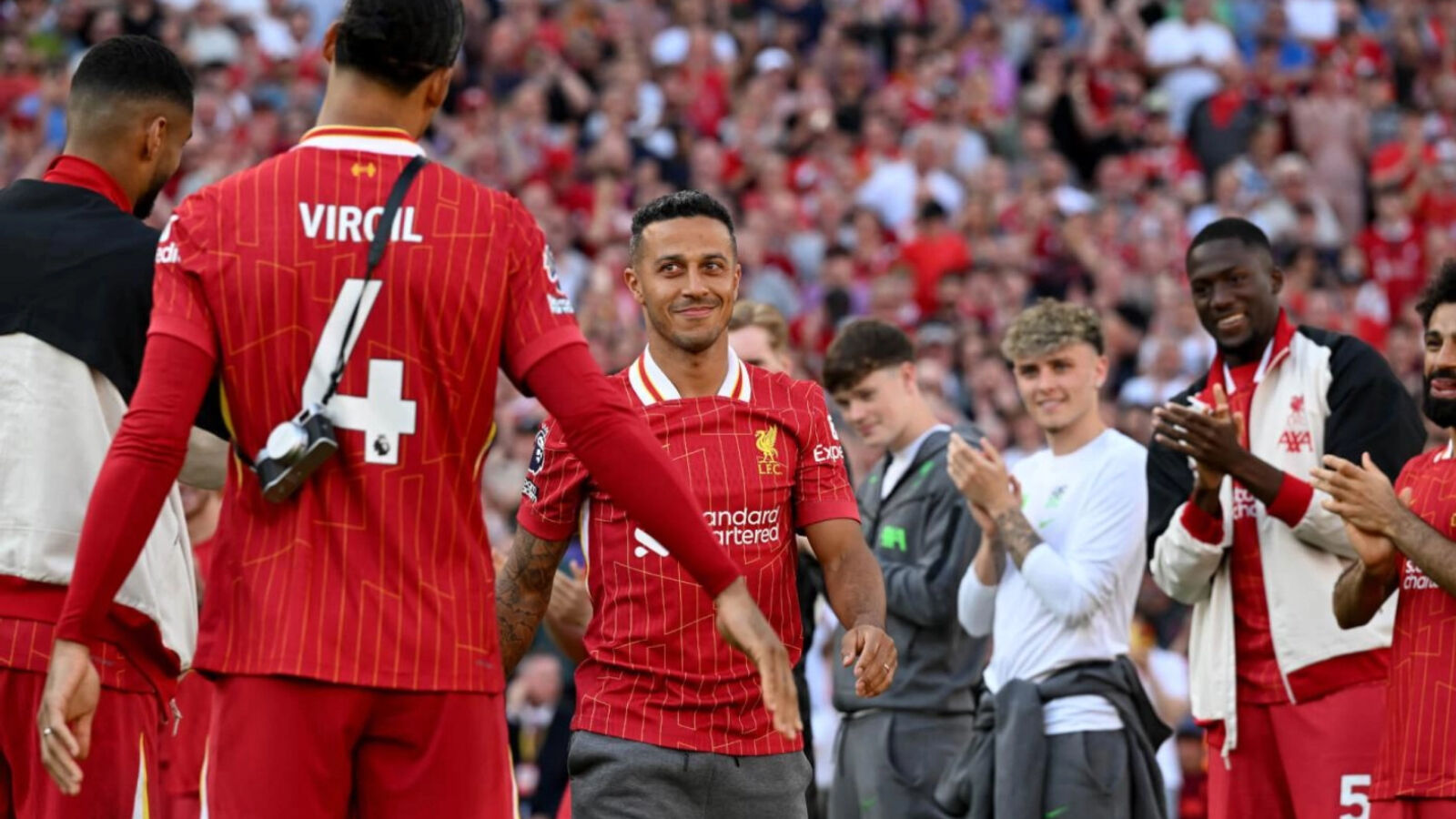 Futbolu bıraktığını açıklayan Thiago Alcantara'nın yeni görevi belli oldu Futbolu bıraktığını açıklayan Thiago Alcantara'nın yeni görevi belli oldu - 1. Resim