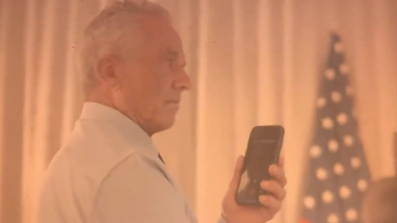 Gündeme bomba gibi düştü... Trump'ın Kennedy Jr. ile yaptığı gizli telefon görüşmesi sızdırıldı! Gündeme bomba gibi düştü... Trump'ın Kennedy Jr. ile yaptığı gizli telefon görüşmesi sızdırıldı! - 1. Resim
