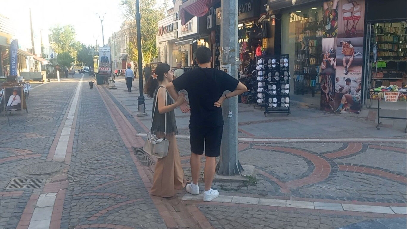 Hollandalı baron 'Wanted' afişiyle aranıyor: Bulana 300 bin euro &ouml;d&uuml;l! - 2. Resim