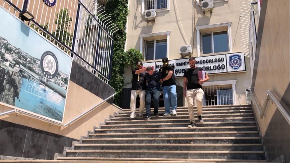 İstanbul Kadıköy'de 300 bin dolarlık pırlanta soygunu kamerada İstanbul Kadıköy'de 300 bin dolarlık pırlanta soygunu kamerada - 3. Resim