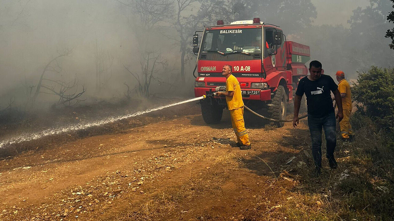 İzmir-Selçuk, Balıkesir-Altıeylül ve  Çanakkele-Ayvacık... 3 kent alevlere teslim İzmir-Selçuk, Balıkesir-Altıeylül ve  Çanakkele-Ayvacık... 3 kent alevlere teslim - 2. Resim