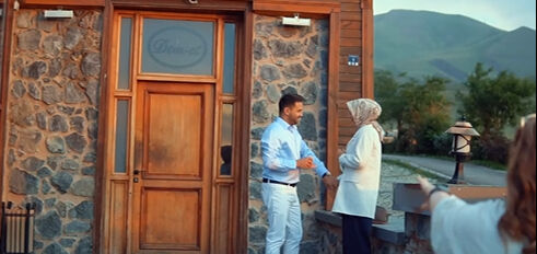 Kadir Ezildi nişanlısını ilk kez paylaştı! Evlilik teklifi gündem oldu Kadir Ezildi nişanlısını ilk kez paylaştı! Evlilik teklifi gündem oldu - 2. Resim