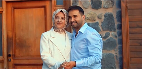 Kadir Ezildi nişanlısını ilk kez paylaştı! Evlilik teklifi gündem oldu Kadir Ezildi nişanlısını ilk kez paylaştı! Evlilik teklifi gündem oldu - 1. Resim