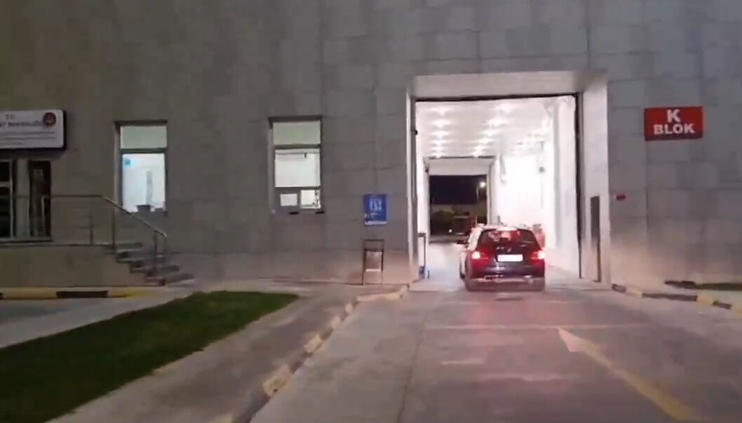 T&uuml;rkiye'ye ka&ccedil;ak sokulmak istenen 87 araca el konuldu! G&uuml;mr&uuml;k ekiplerinden 72 milyon TL'lik operasyon - 2. Resim