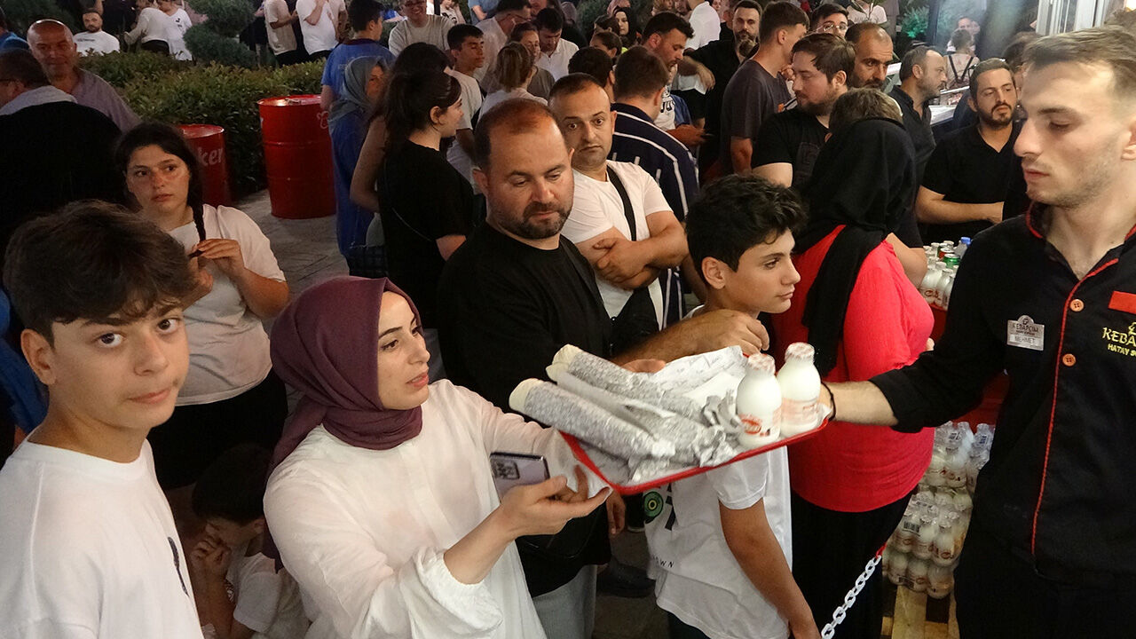 100 TL'lik döner kuyruğu! Trabzonlular akın etti - 2. Resim