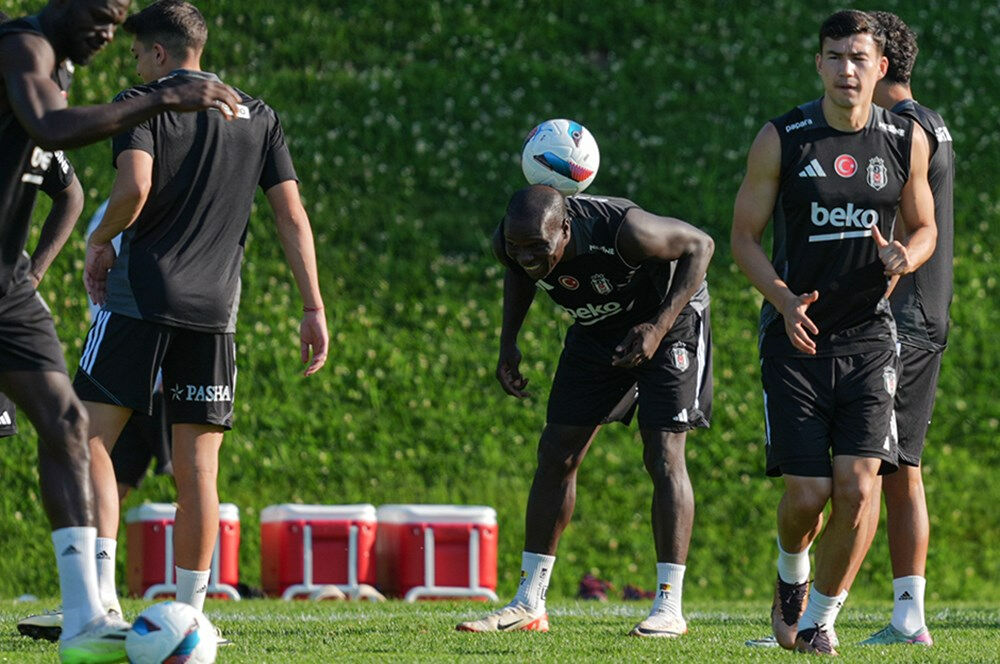 Beşiktaş'ta Ciro Immobile'nin gelişi sonrası Aboubakar kafaları karıştırdı! Beşiktaş'ta Ciro Immobile'nin gelişi sonrası Aboubakar kafaları karıştırdı! - 2. Resim