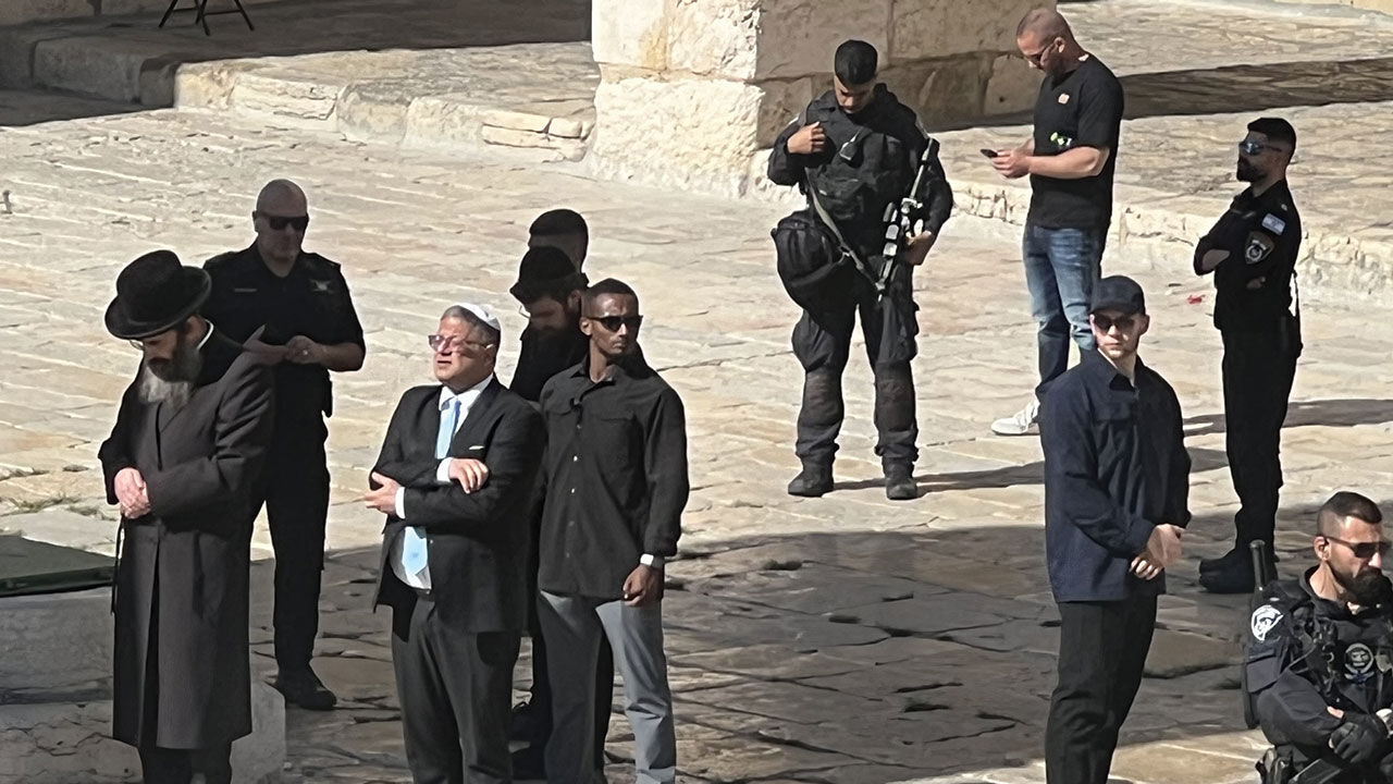 İsrail'in faşist bakanı Itamar Ben Gvir'dan Mescid-i Aksa'ya baskın - 2. Resim