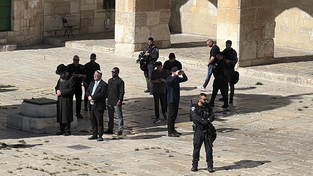 İsrail'in faşist bakanı Itamar Ben Gvir'dan Mescid-i Aksa'ya baskın - 1. Resim