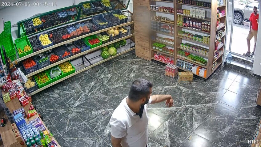Markete giren işçinin yaptığı hareket sosyal medyada gündem oldu Markete giren işçinin yaptığı hareket sosyal medyada gündem oldu - 1. Resim