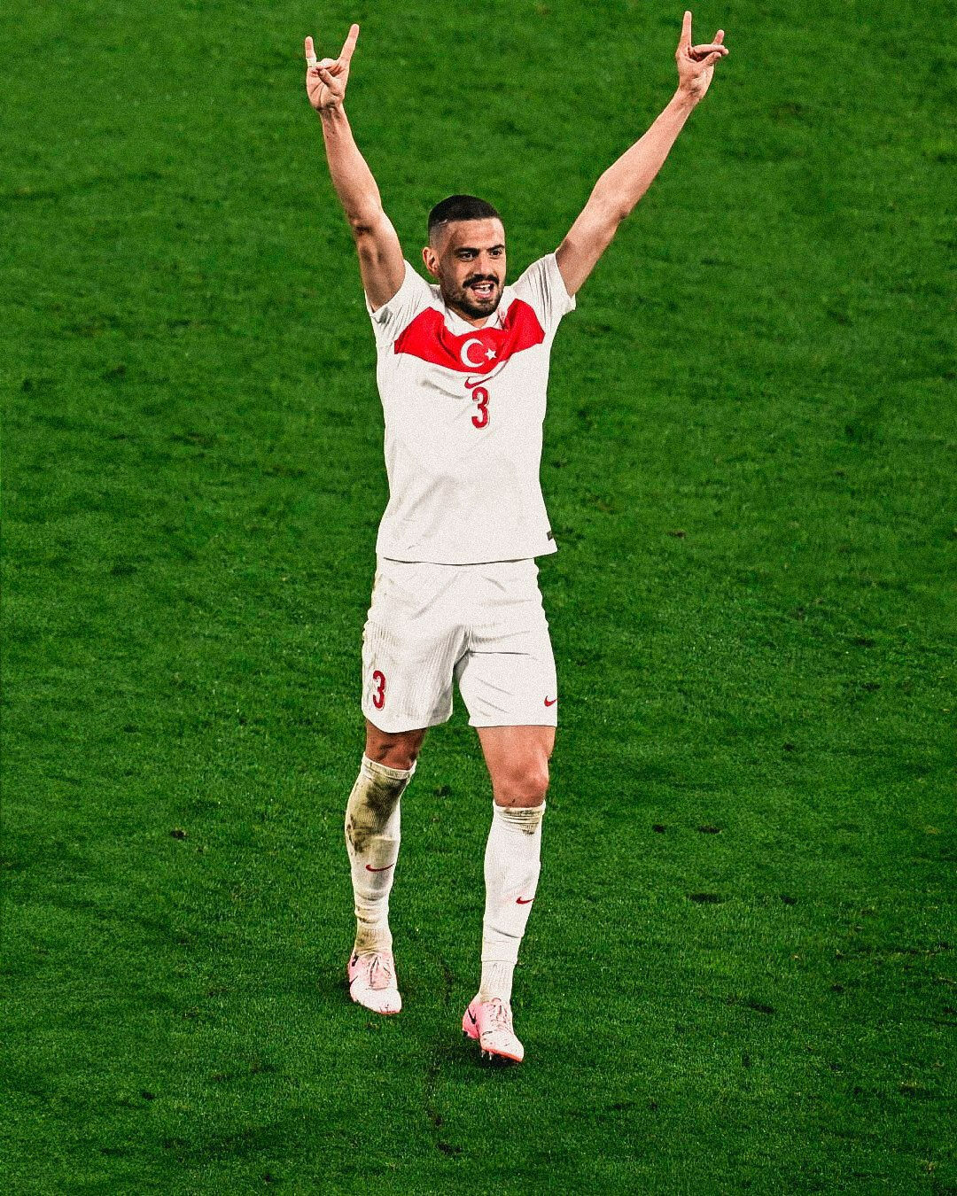 Beşiktaş Al Ahli forması giyen milli yıldız Merih Demiral'ın peşinde! 15 milyon euro detayı Beşiktaş Al Ahli forması giyen milli yıldız Merih Demiral'ın peşinde! 15 milyon euro detayı - 3. Resim