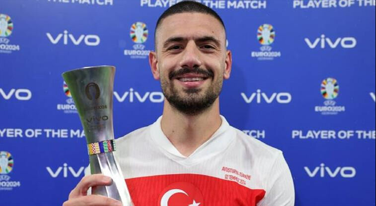 Beşiktaş Al Ahli forması giyen milli yıldız Merih Demiral'ın peşinde! 15 milyon euro detayı Beşiktaş Al Ahli forması giyen milli yıldız Merih Demiral'ın peşinde! 15 milyon euro detayı - 2. Resim