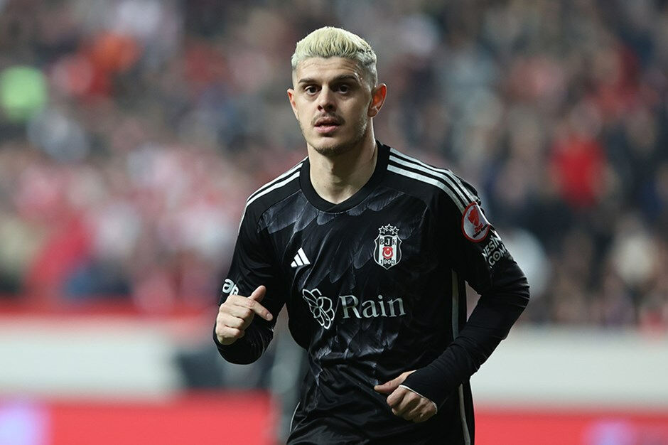 Beşiktaş'ın yıldızı Milot Rashica'dan eski takımı Galatasaray'a Süper Kupa göndermesi - 1. Resim