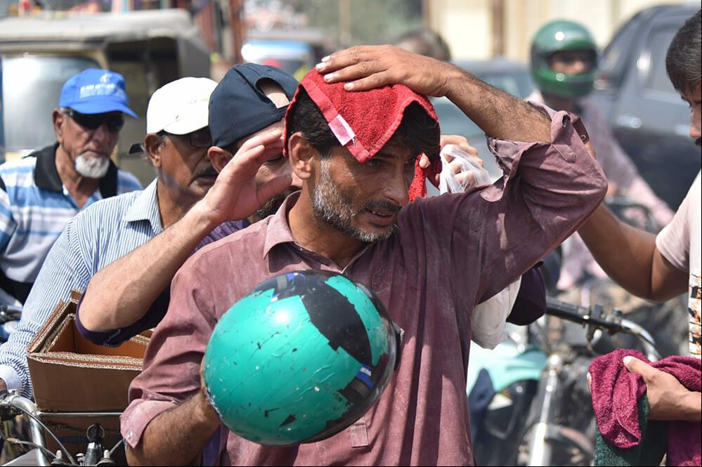 Hastanelerde yer kalmadı... Pakistan'ı sıcak vurdu, ölü sayısı 580'i buldu Hastanelerde yer kalmadı... Pakistan'ı sıcak vurdu, ölü sayısı 580'i buldu - 4. Resim