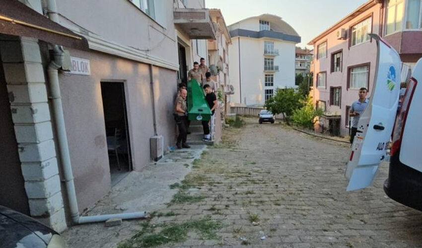 Sakarya’da evlat vahşeti: Babası Cemalettin Çınar’ı acımadan vurdu Sakarya’da evlat vahşeti: Babası Cemalettin Çınar’ı acımadan vurdu - 1. Resim