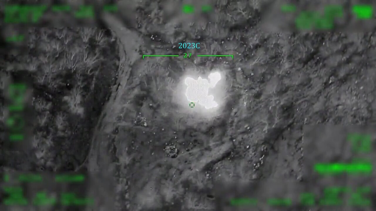 Türk askeri Irak ve Suriye'nin kuzeyinde tespit edilen 15 teröristi öldürdü Türk askeri Irak ve Suriye'nin kuzeyinde tespit edilen 15 teröristi öldürdü - 2. Resim