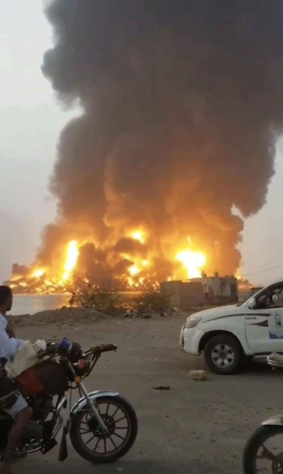 İsrail'den Yemen'e intikam saldırısı! Savaş uçakları İran destekli Husileri vurdu İsrail'den Yemen'e intikam saldırısı! Savaş uçakları İran destekli Husileri vurdu - 1. Resim