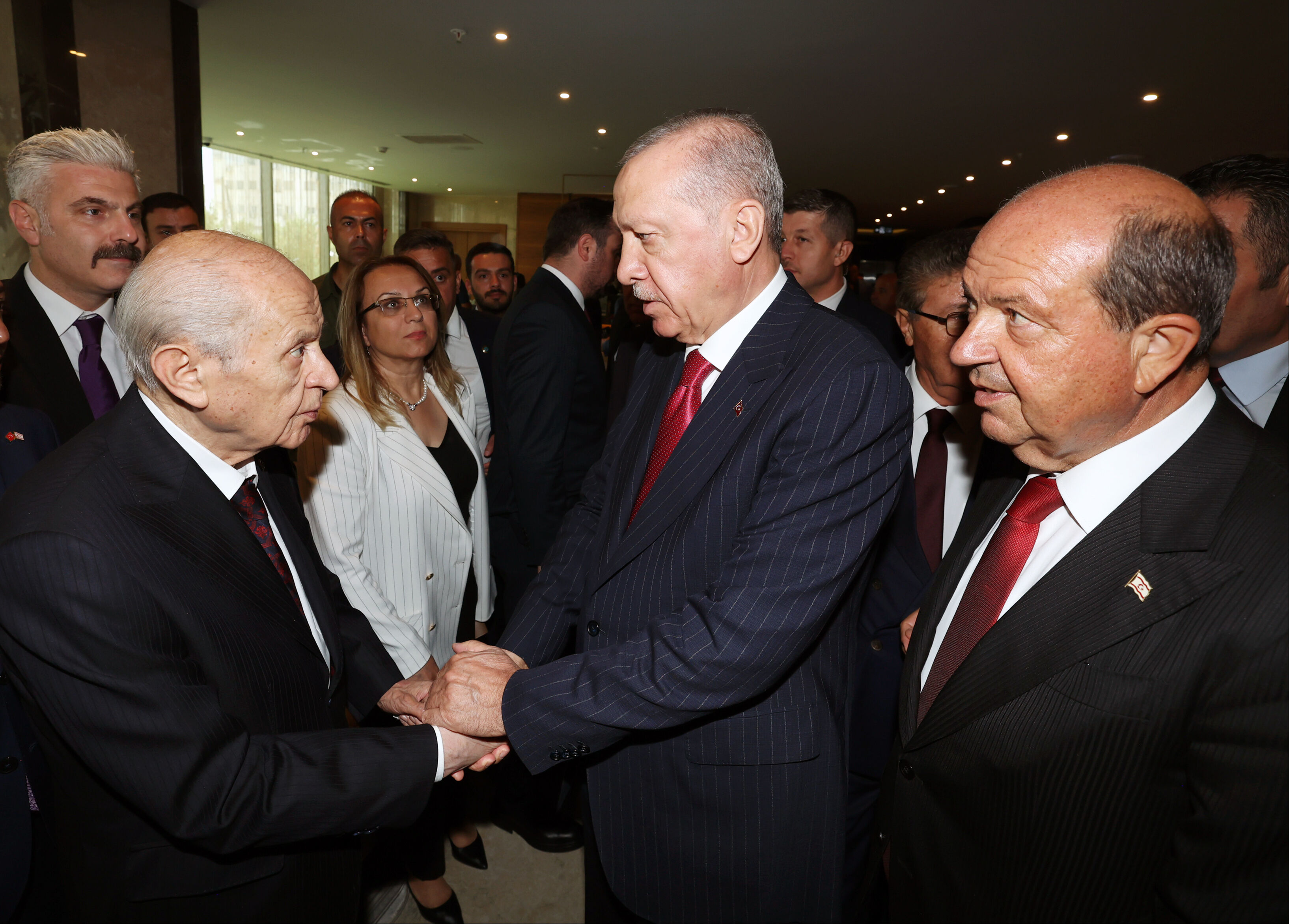 Kıbrıs zirvesinde dikkat çeken görüşme! Özgür Özel, Cumhurbaşkanı Erdoğan ile yaşananları anlattı Kıbrıs zirvesinde tarihi görüşme! Özgür Özel, Cumhurbaşkanı Erdoğan ile yaşananları anlattı - 3. Resim