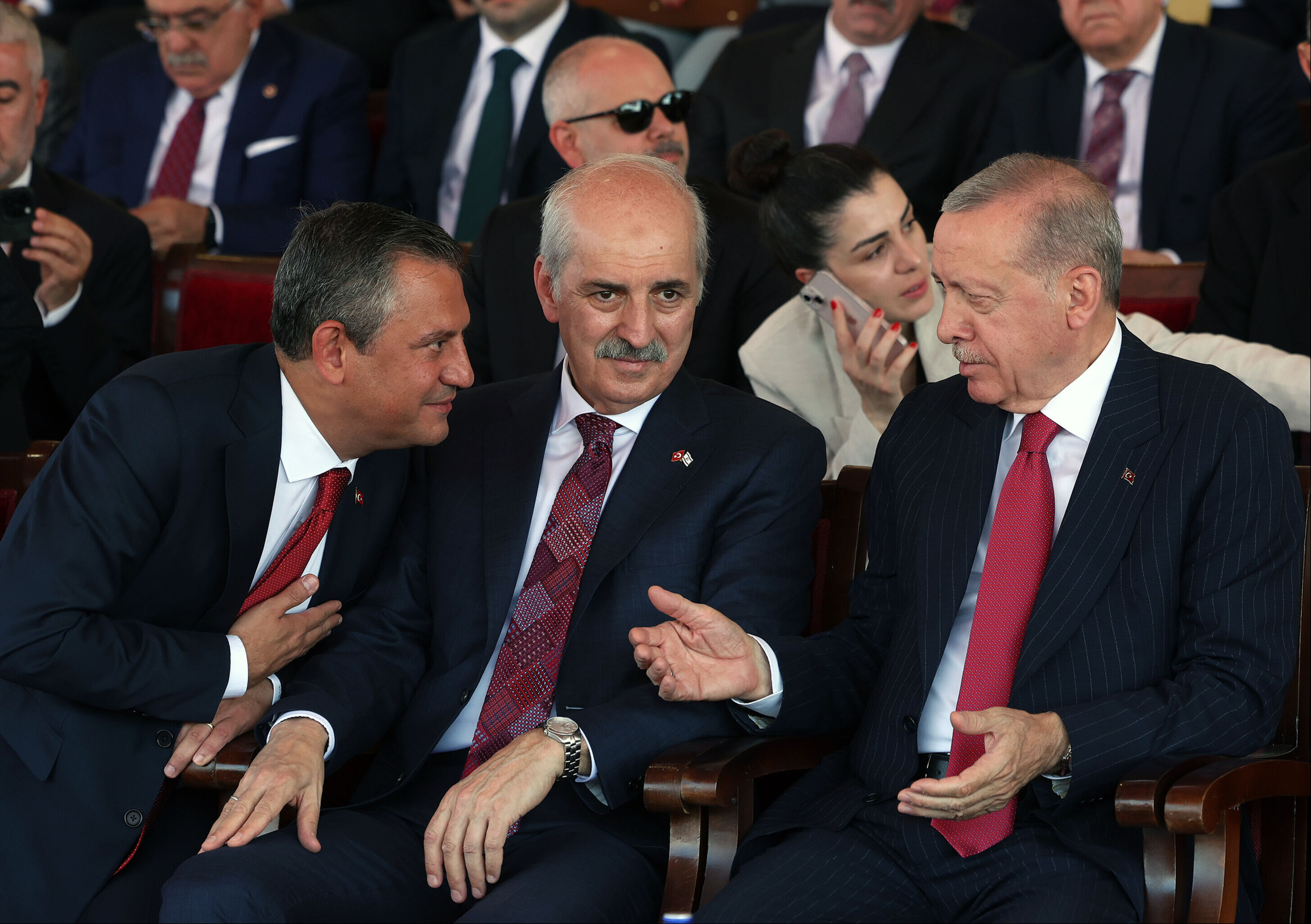 Kıbrıs zirvesinde dikkat çeken görüşme! Özgür Özel, Cumhurbaşkanı Erdoğan ile yaşananları anlattı Kıbrıs zirvesinde tarihi görüşme! Özgür Özel, Cumhurbaşkanı Erdoğan ile yaşananları anlattı - 4. Resim