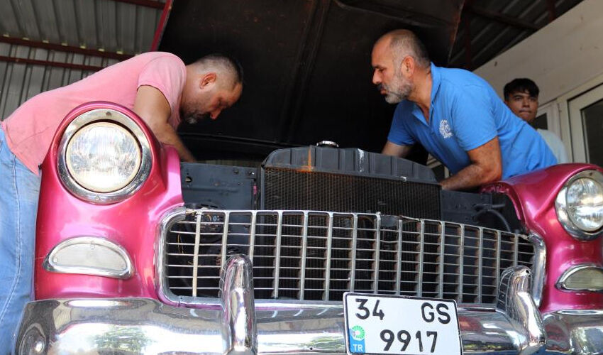 Mesleği babasından devraldı! Klasik hurda araçları hayata döndürüyorlar Mesleği babasından devraldı! Klasik hurda araçları hayata döndürüyorlar - 4. Resim