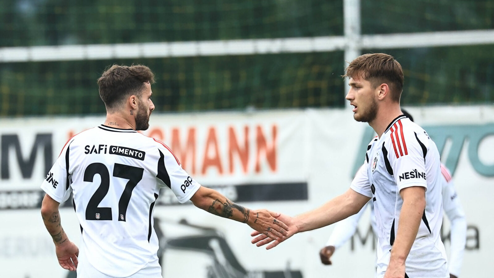 van Bronckhorst kamptan mutlu ayrıldı! 2 gol atan genç oyuncuya övgüler yağdırdı van Bronckhorst kamptan mutlu ayrıldı! 2 gol atan genç oyuncuya övgüler yağdırdı - 2. Resim