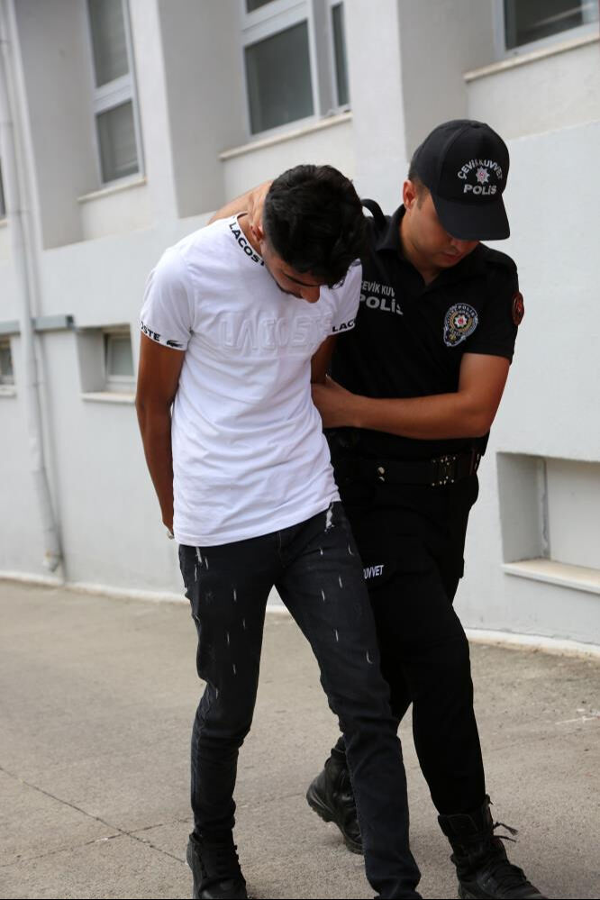 11 kilo uyuşturucuyu akünün içinde sakladı, savunması 'pes' dedirtti 11 kilo uyuşturucuyu akünün içinde sakladı, savunması 'pes' dedirtti - 2. Resim