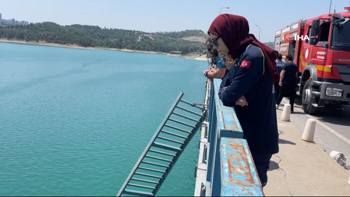 Adana'da otomobil köprüden baraja uçtu, çok sayıda kayıp var - 1. Resim