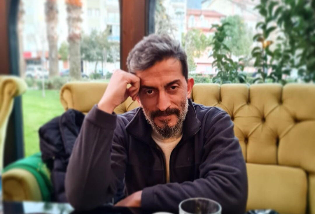 Bez Bebek Joker karakterini Mehmet Usta oynuyor Bez Bebek Joker karakterini Mehmet Usta oynuyor - 1. Resim