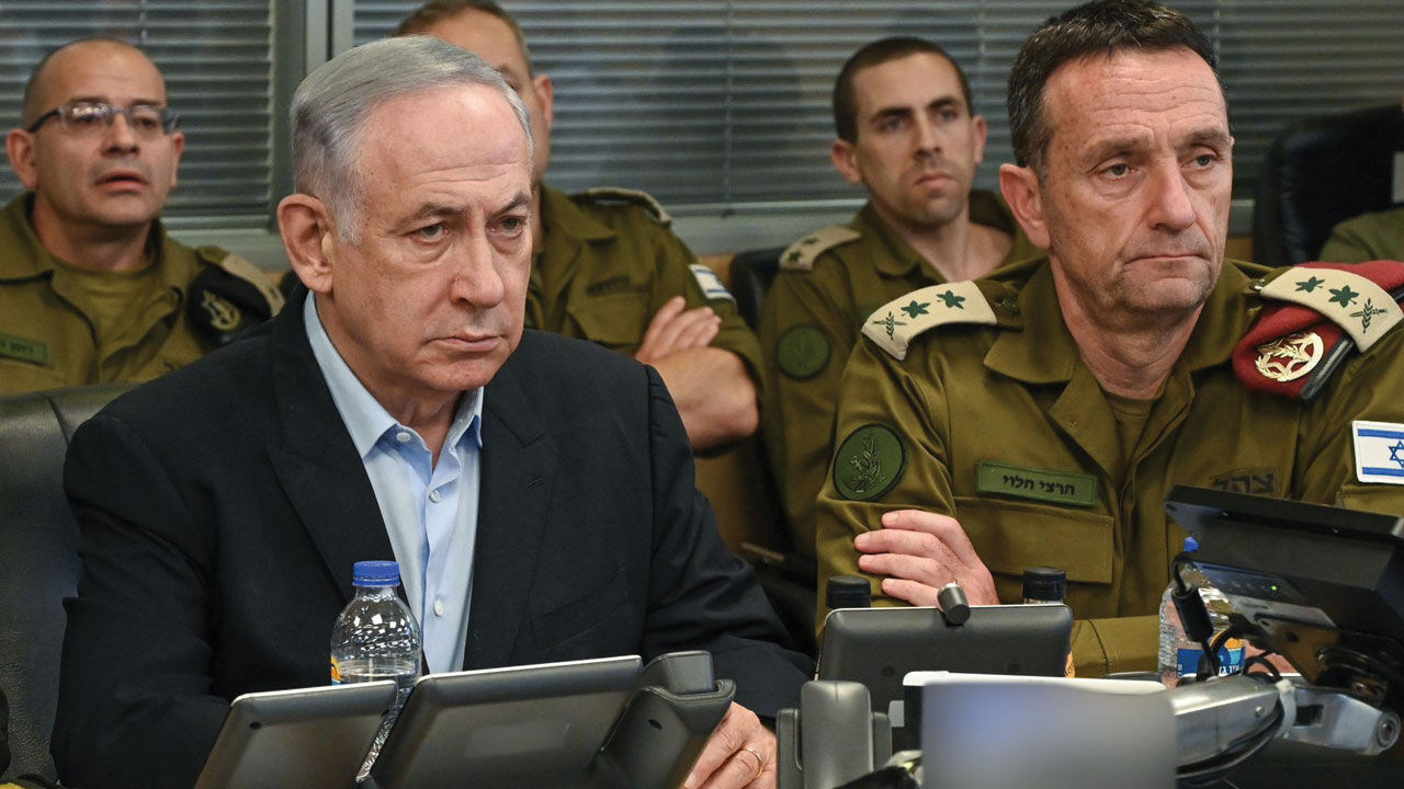 İsrail Hudeyde Limanı'nı vurdu İran ve Yemen'den sert tepki geldi İsrail Hudeyde Limanı'nı vurdu İran ve Yemen'den sert tepki geldi - 4. Resim