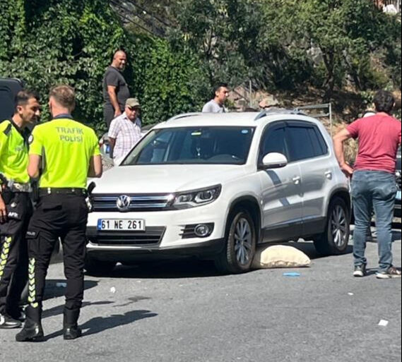 İstanbul'da korkunç kaza! Kalp krizi geçiren şoför öldü, çarptığı kadının bacağı koptu İstanbul'da korkunç kaza! Kalp krizi geçiren şoför öldü, çarptığı kadının bacağı koptu - 2. Resim