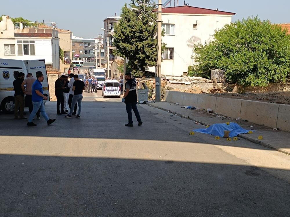 İzmir'de Ali ve Döner Gürbüz çifti sokak ortasında ellerindeki simitlerle öldürüldüler! Husumet Gaziantep'ten geldi - 2. Resim