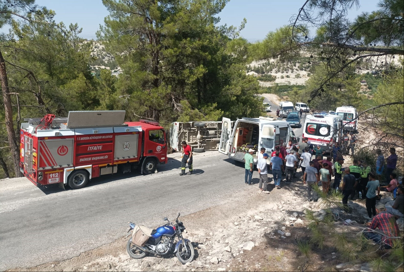 Tarım işçilerini taşıyan araç devrildi! Çok sayıda yaralı var Tarım işçilerini taşıyan araç devrildi! Çok sayıda yaralı var - 1. Resim
