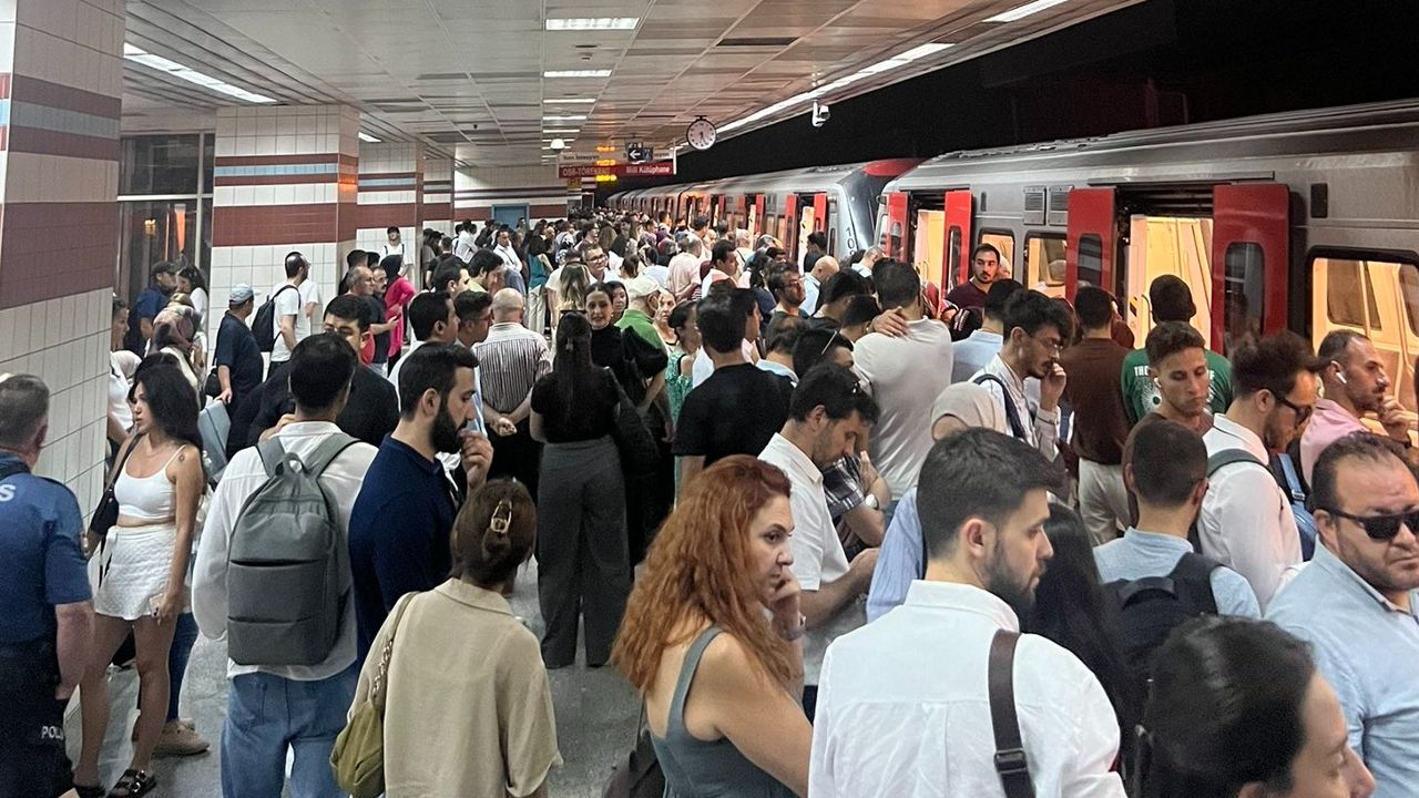 Ankara&#039;da metro arızası! Seferler durduruldu