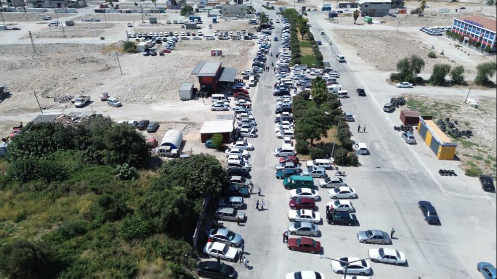 Araç pazarında otomobili satmak için gün sayanlar umutlarını ağustos ayına bıraktı: "Kimse araba almıyor" - 2. Resim