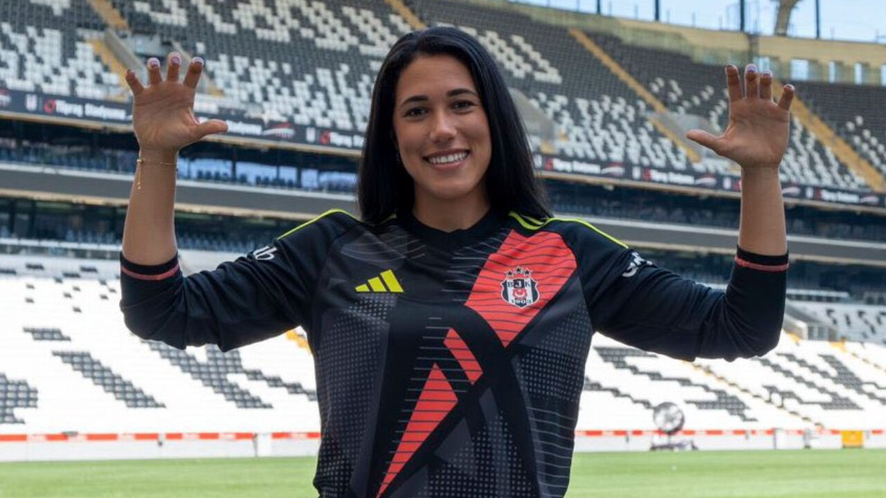 Beşiktaş, eski kalecisi Oscar Cordoba'nın kızı Vanessa Cordoba'yı transfer etti Beşiktaş, eski kalecisi Oscar Cordoba'nın kızı Vanessa Cordoba'yı transfer etti - 2. Resim