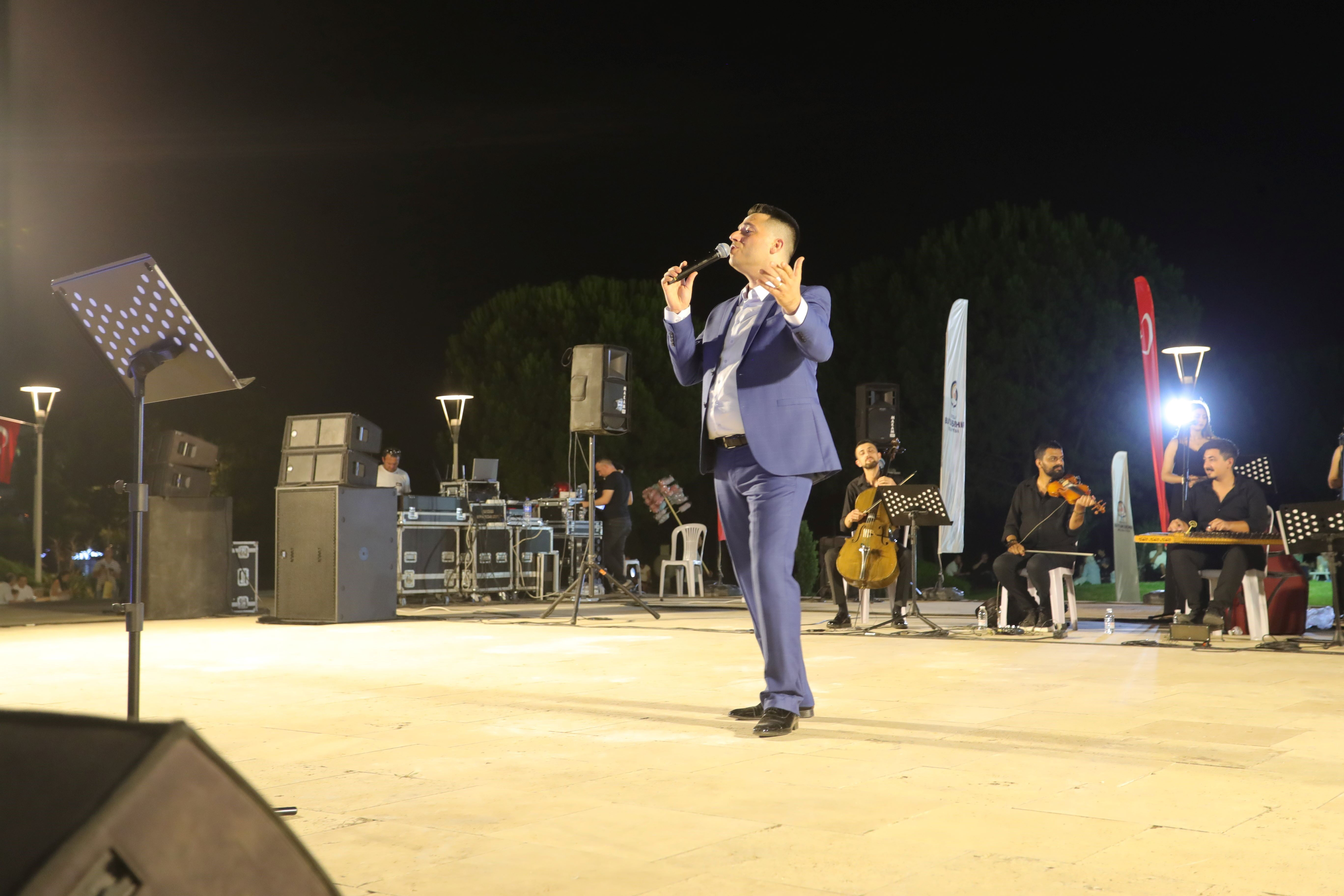 Denizli Büyükşehir Belediyesinin düzenlediği yaz konserleri 14 Eylül’e kadar sürecek Denizli Büyükşehir Belediyesinin düzenlediği yaz konserleri 14 Eylül’e kadar sürecek - 1. Resim