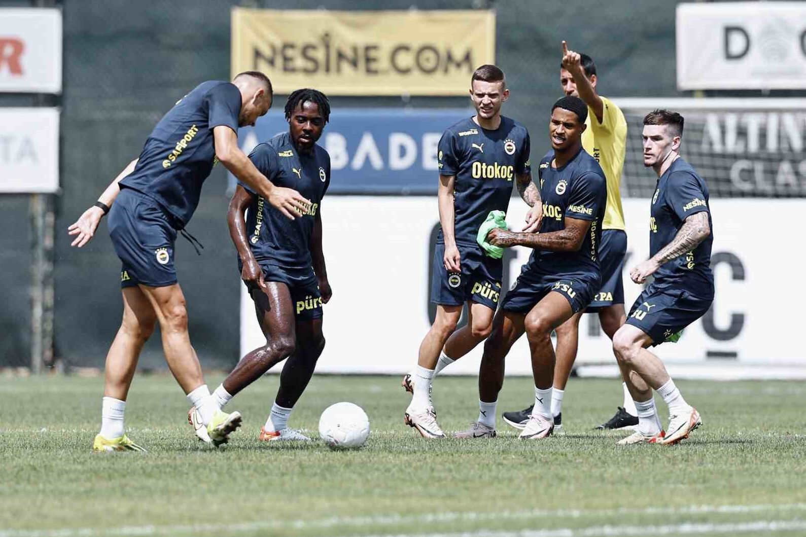 Fenerbahçe Lugano'yu elerse kazanacağı para ödülü belli oldu! Turu geçerse 400 bin euro kazanacak Fenerbahçe Lugano'yu elerse kazanacağı para ödülü belli oldu! Turu geçerse 400 bin euro kazanacak - 1. Resim