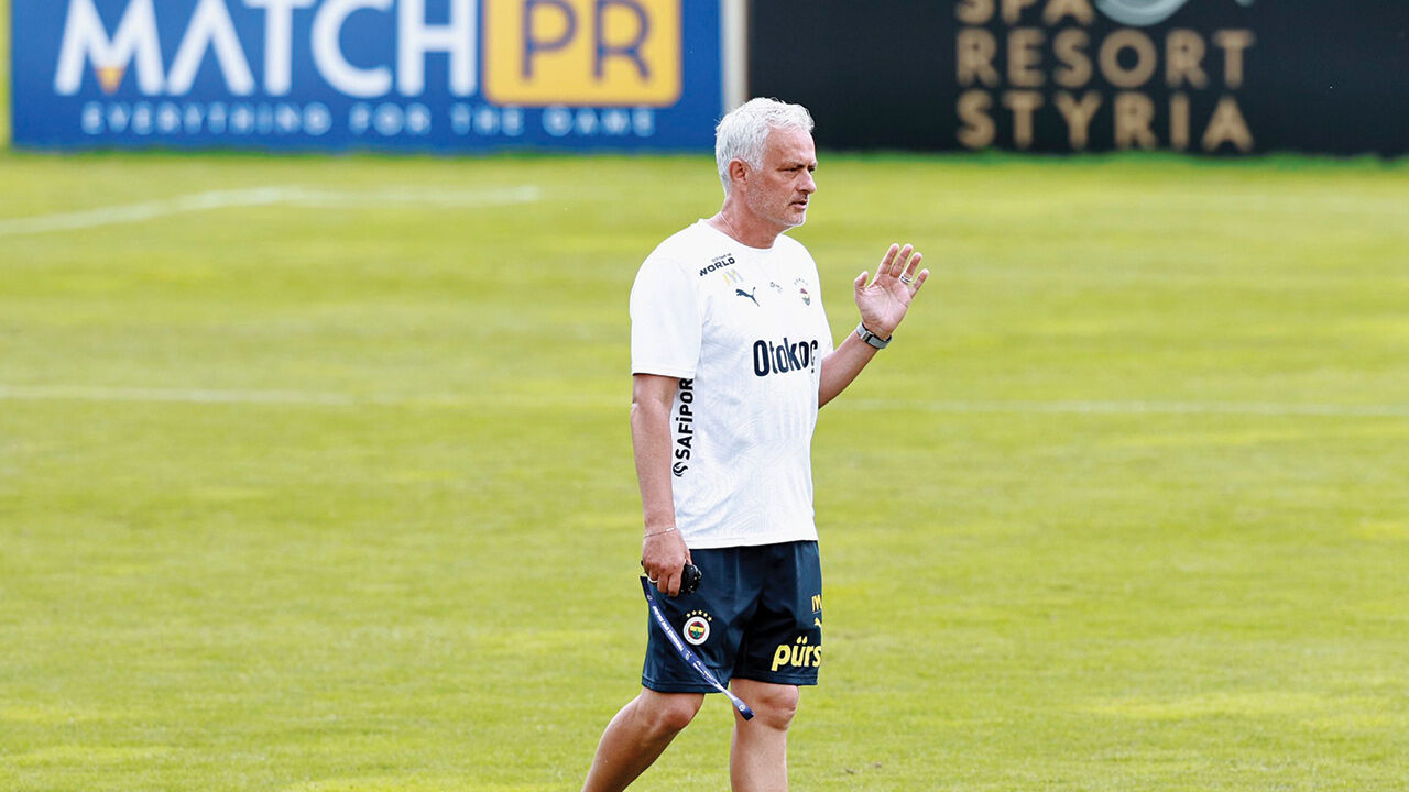 Fenerbahçe'nin UEFA'ya bildirdiği Lugano maçı kadrosunda Cengiz Ünder ve Levent Mercan yer almadı! Fenerbahçe'nin UEFA'ya bildirdiği Lugano maçı kadrosunda Cengiz Ünder ve Levent Mercan yer almadı! - 1. Resim