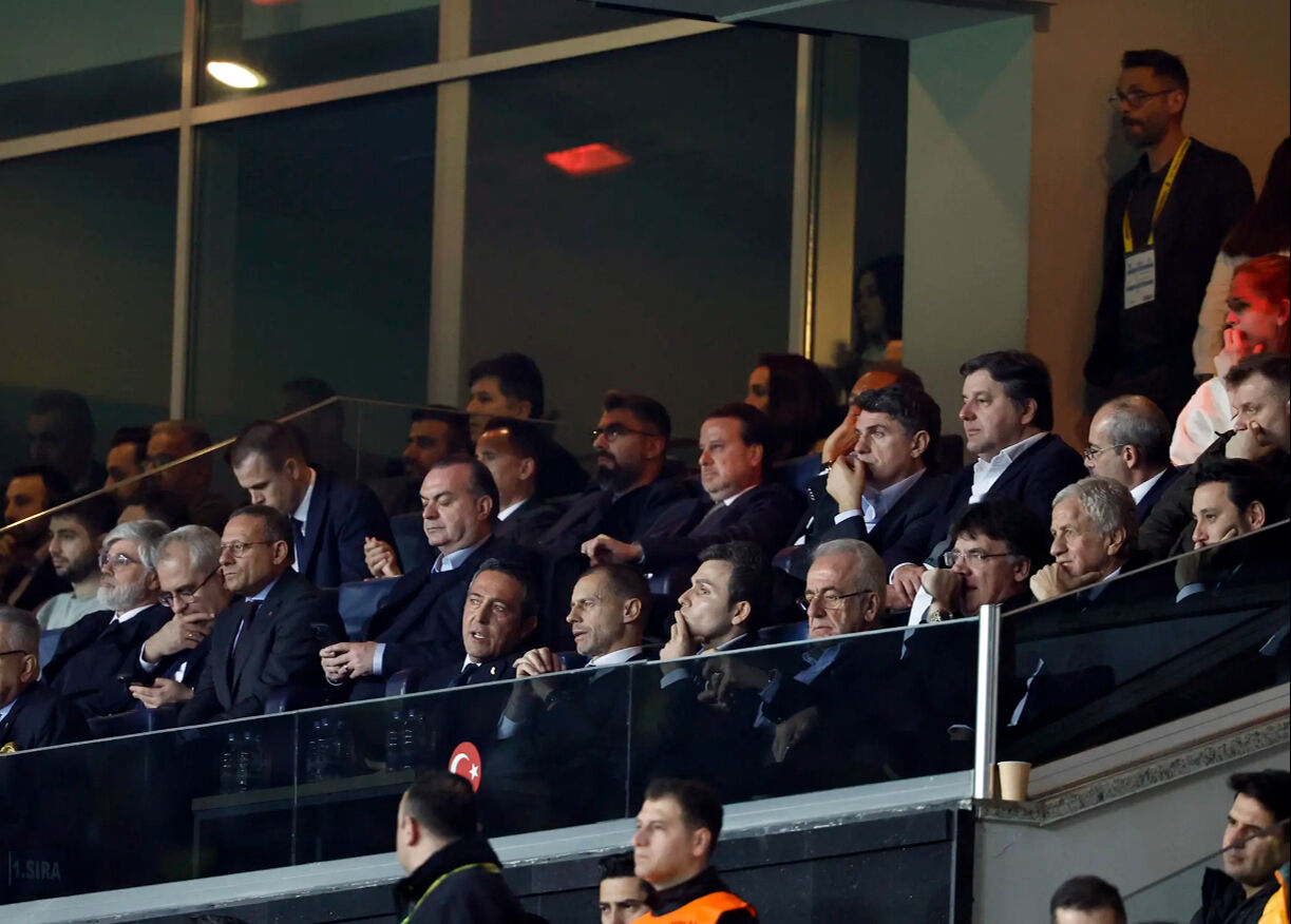 Jose Mourinho sonrası Fenerbahçe Başkanı Ali Koç totemini bozuyor! Jose Mourinho sonrası Fenerbahçe Başkanı Ali Koç totemini bozuyor! - 4. Resim