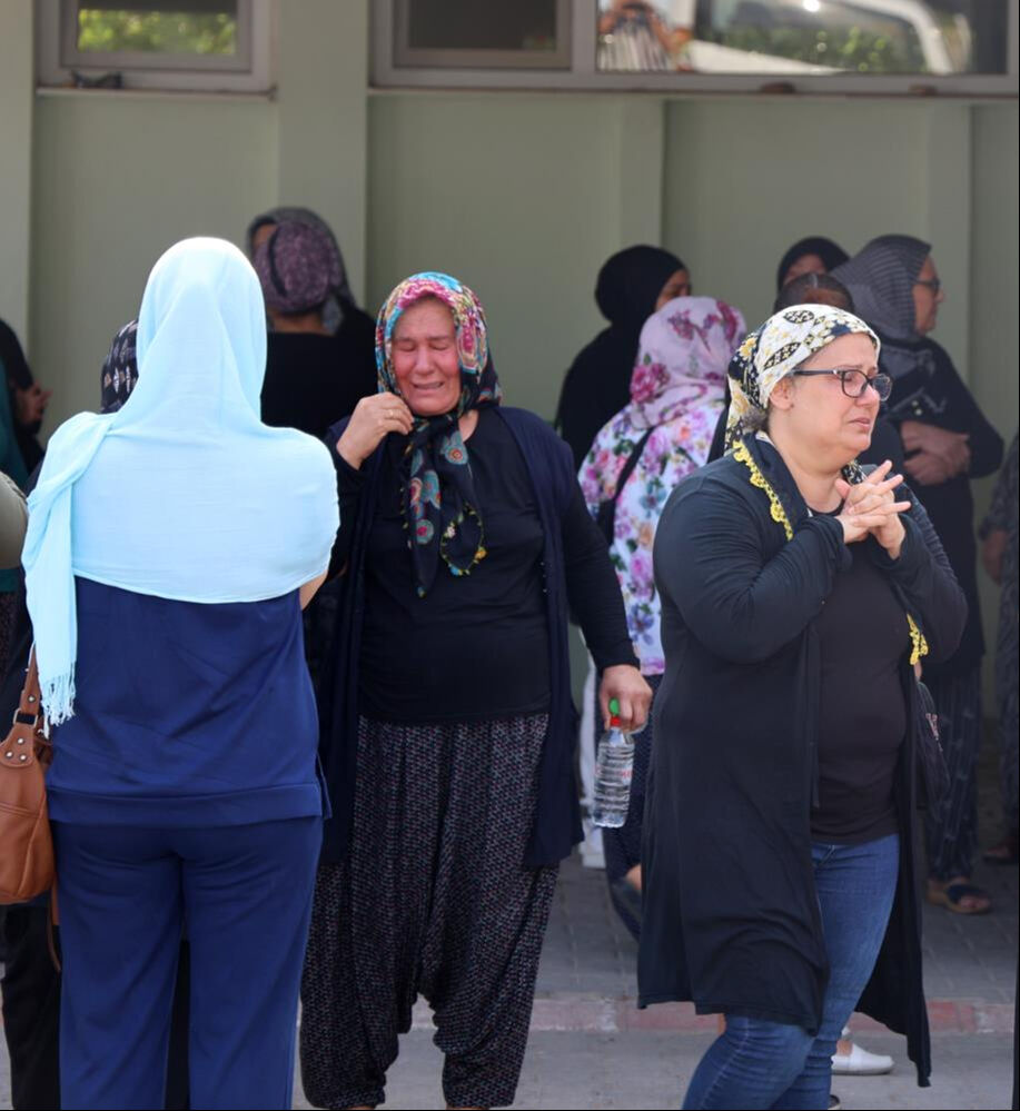 Köprüden Seyhan Baraj'ına düşen araç mezarları oldu! 4 kişilik ailenin cenazeleri gözyaşları içinde alındı Köprüden Seyhan Baraj'ına düşen araç mezarları oldu! 4 kişilin ailenin cenazeleri gözyaşları içinde alındı - 3. Resim