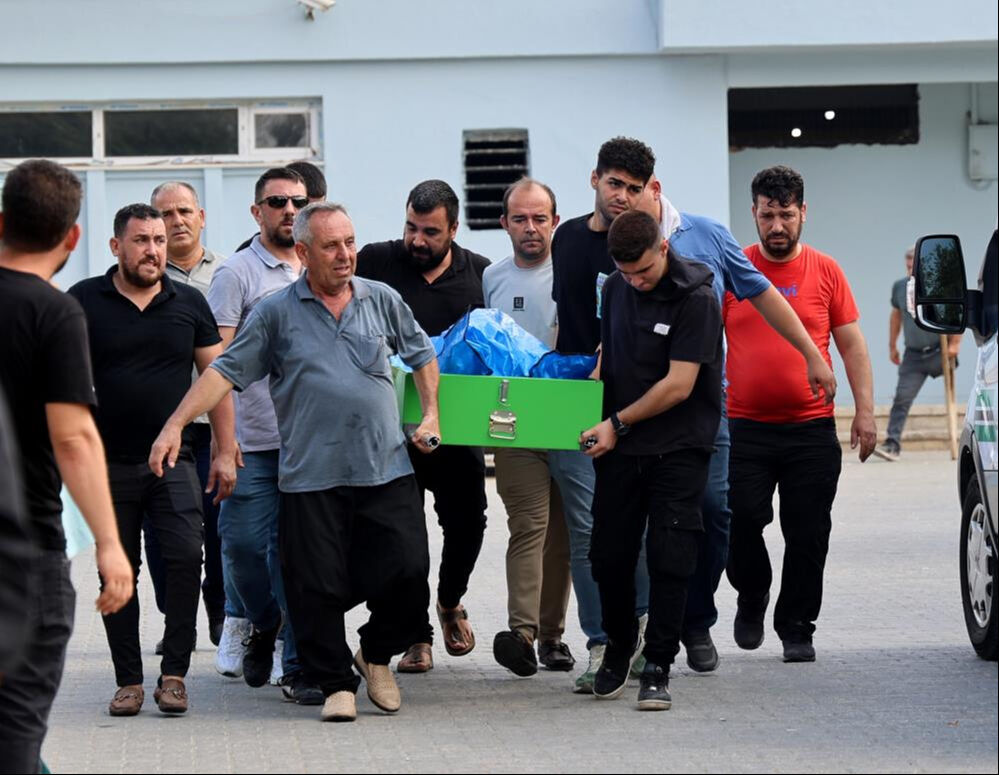 Köprüden Seyhan Baraj'ına düşen araç mezarları oldu! 4 kişilik ailenin cenazeleri gözyaşları içinde alındı Köprüden Seyhan Baraj'ına düşen araç mezarları oldu! 4 kişilin ailenin cenazeleri gözyaşları içinde alındı - 4. Resim