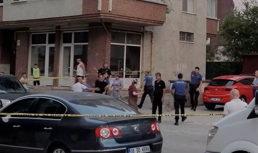 Samsun'da eşiyle tartışan kişi baltayla eve girmeye çalışırken yakalandı Samsun'da eşiyle tartışan kişi baltayla eve girmeye çalışırken yakalandı - 3. Resim