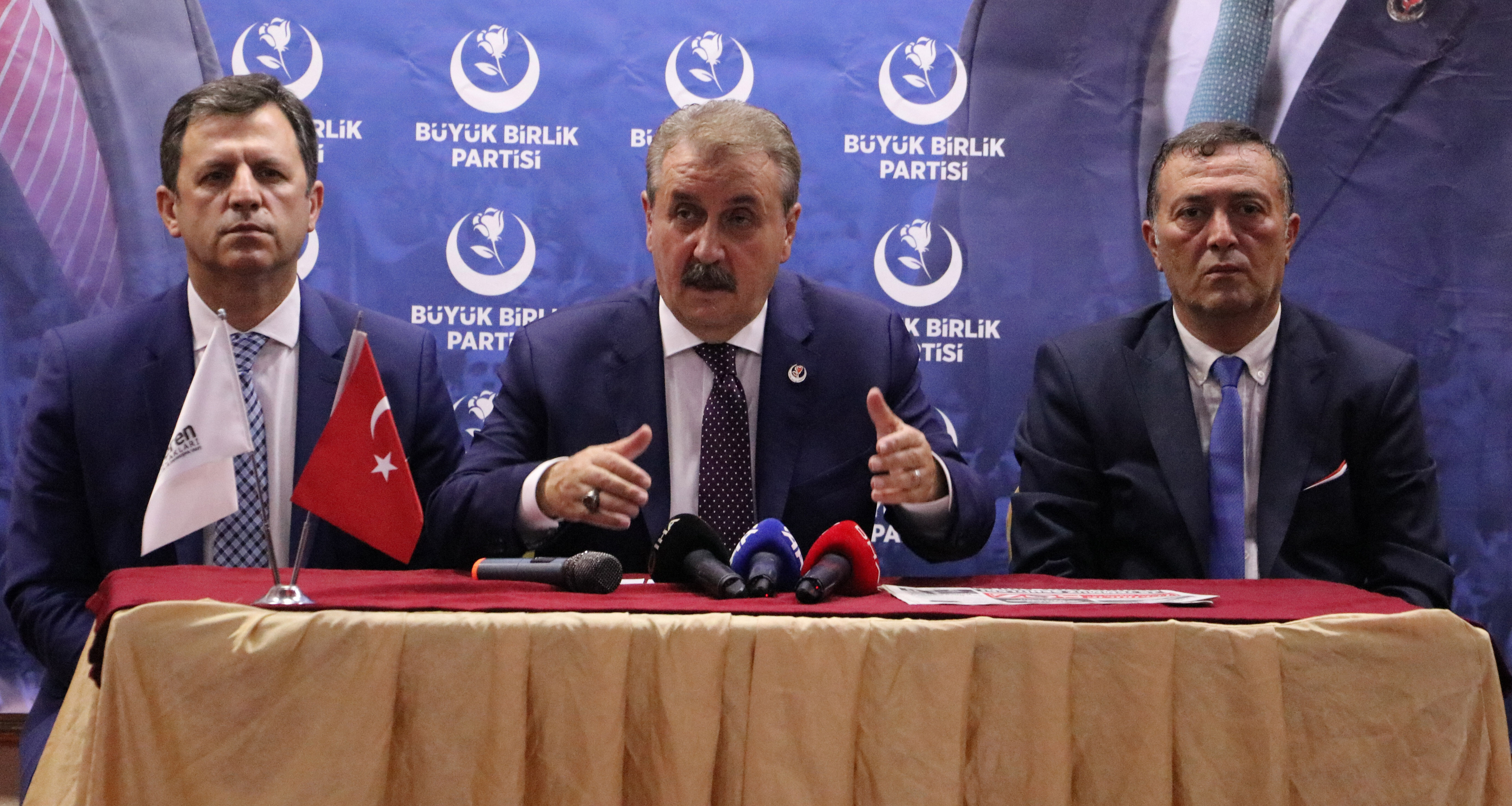 BBP lideri Destici'den sokak köpekleri açıklaması: Saldırgan ve sahipsiz olanları uyutalım BBP lideri Destici'den sokak köpekleri açıklaması: Saldırgan ve sahipsiz olanları uyutalım - 1. Resim