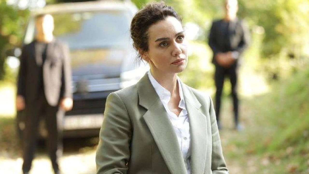 Birce Akalay sette kaza geçirdi! Apar topar hastaneye kaldırıldı