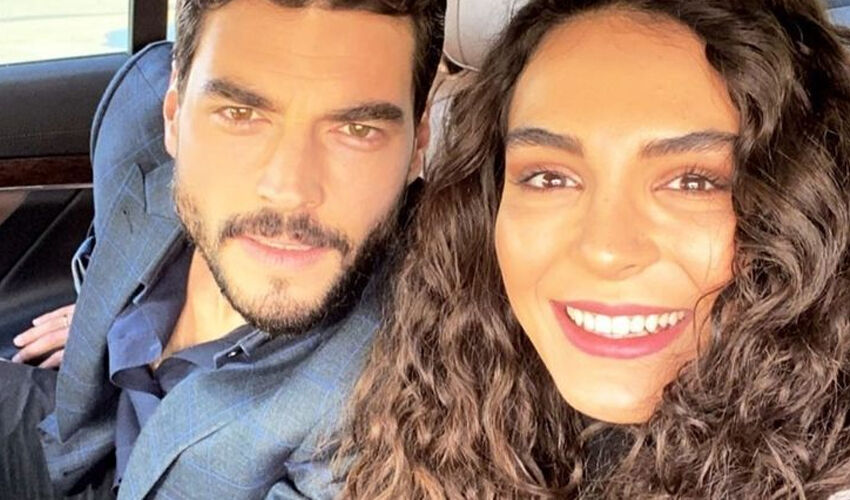 Hercai'nin Miran'ı Akın Akınözü annesini kaybetti! Rol arkadaşı Ebru Şahin cenazeye katılmadı Hercai'nin Miran'ı Akın Akınözü annesini kaybetti! Rol arkadaşı Ebru Şahin cenazeye katılmadı - 2. Resim