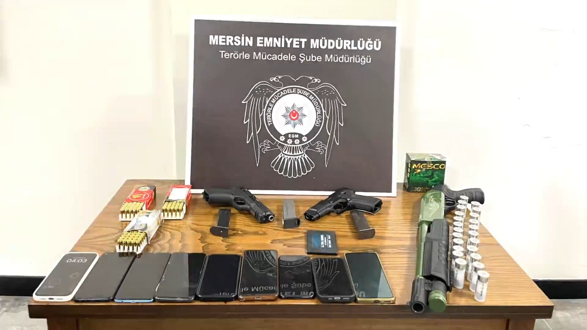 Mersin'deki skandal görüntüler! Bakan Yerlikaya: 11 şüphelinin kimliği tespit edildi Mersin'deki skandal görüntüler! Bakan Yerlikaya: 11 şüphelinin kimliği tespit edildi - 1. Resim