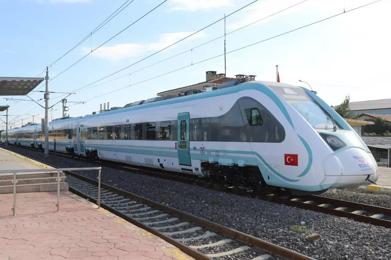 Milli elektrikli hızlı tren 2025'de raylarda olacak! Bakan Uraloğlu duyurdu Milli elektrikli hızlı tren 2025'de raylarda olacak! Bakan Uraloğlu duyurdu - 2. Resim