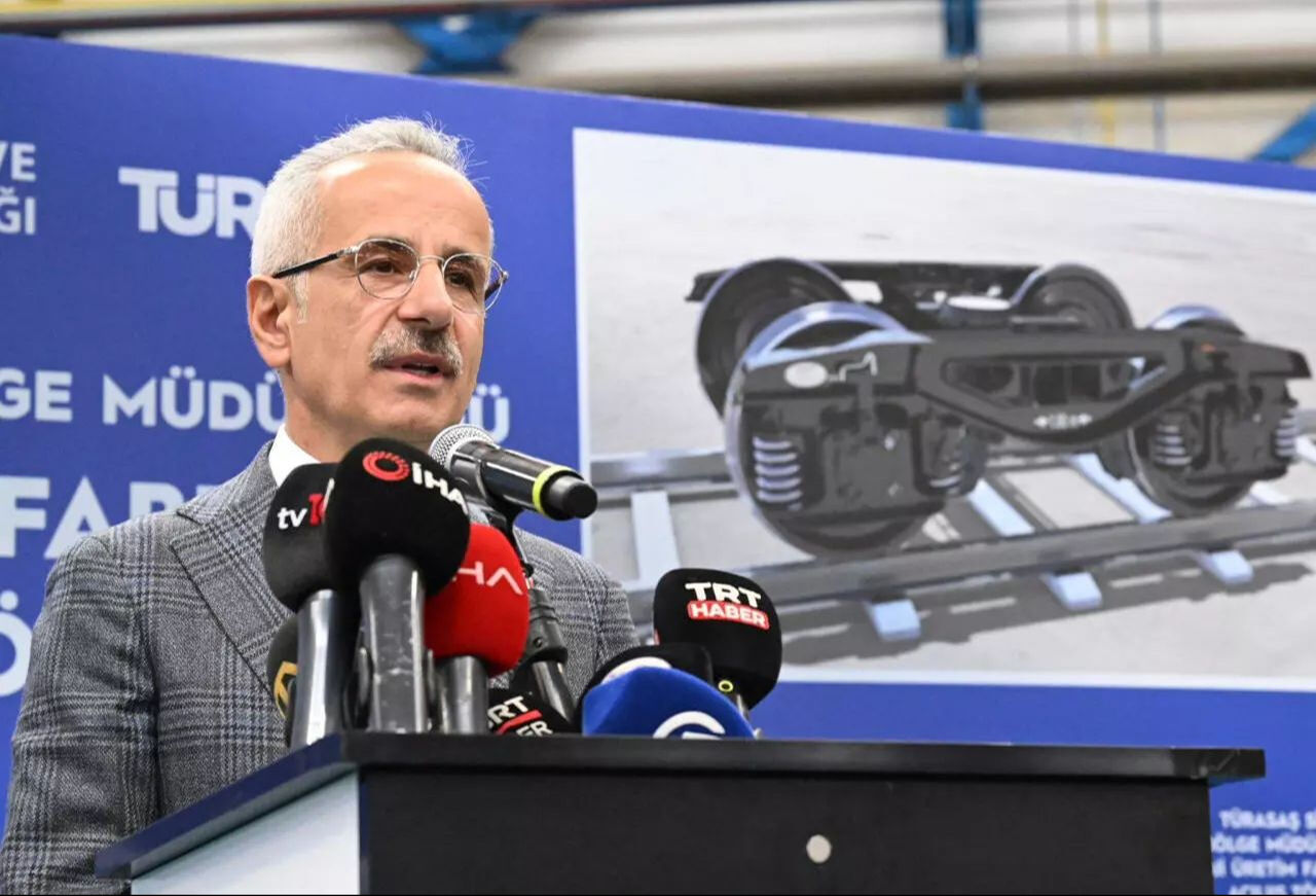 Milli elektrikli hızlı tren 2025'de raylarda olacak! Bakan Uraloğlu duyurdu Milli elektrikli hızlı tren 2025'de raylarda olacak! Bakan Uraloğlu duyurdu - 1. Resim