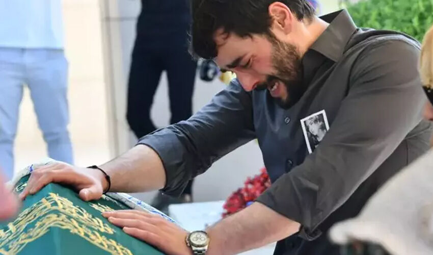 Ebru Şahin, Akın Akınözü'nün annesinin cenazesine katılmamıştı! Nedeni ortaya çıktı - 1. Resim