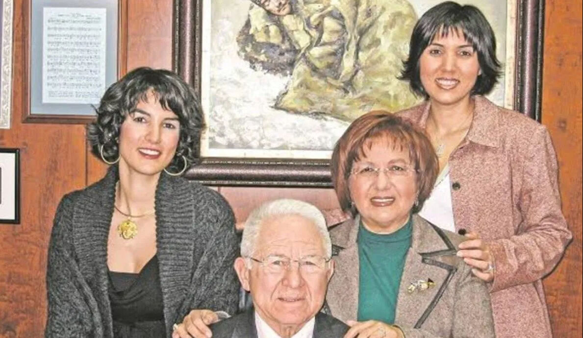 'Kızıl Milyarder'in mirası kardeşleri birbirine düşürdü! 8 sayfalık mülk listesi ağızları açıkta bıraktı 'Kızıl Milyarder'in mirası kardeşleri birbirine düşürdü! 8 sayfalık mülk listesi ağızları açıkta bıraktı - 4. Resim